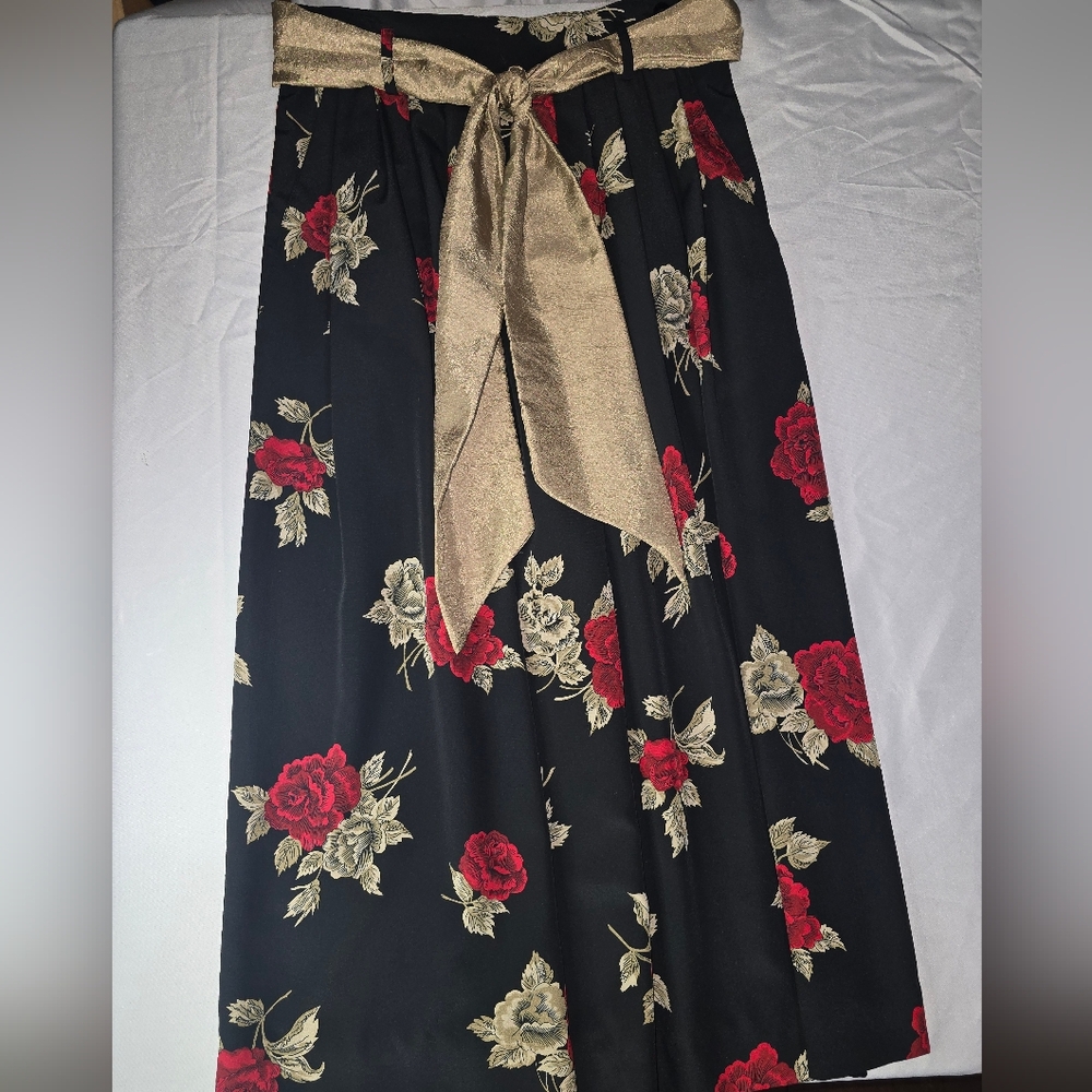 Vintage Elegant Rena Rowan Black and Red Floral Skirt Size 8 With Pockets Work